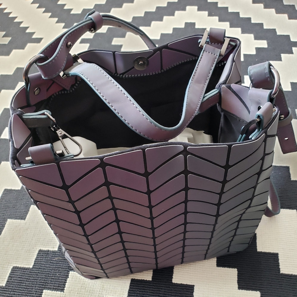 Holographic Covertible Bucket Bag - Picture 5 of 5